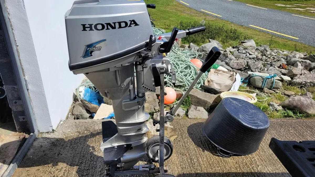 Boat engine - Image 2