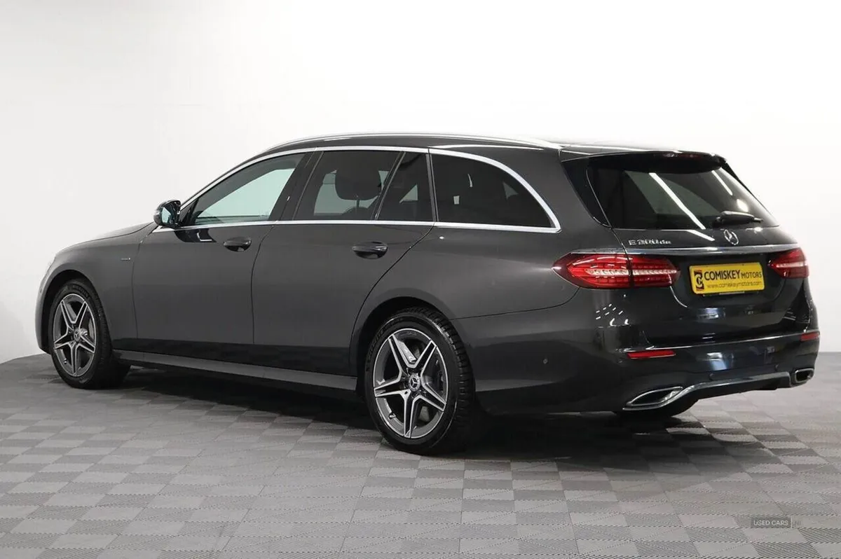 Mercedes-Benz E-Class E300de AMG Line - Image 4