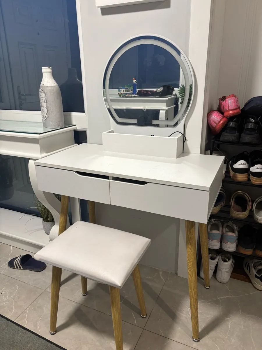Vanity mirror with light - Image 1