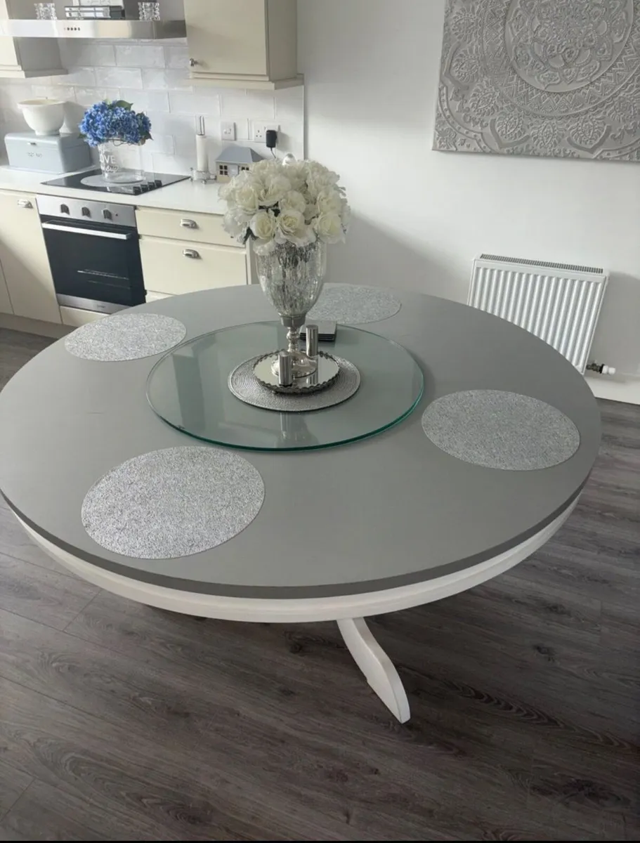 Dining table - Image 2