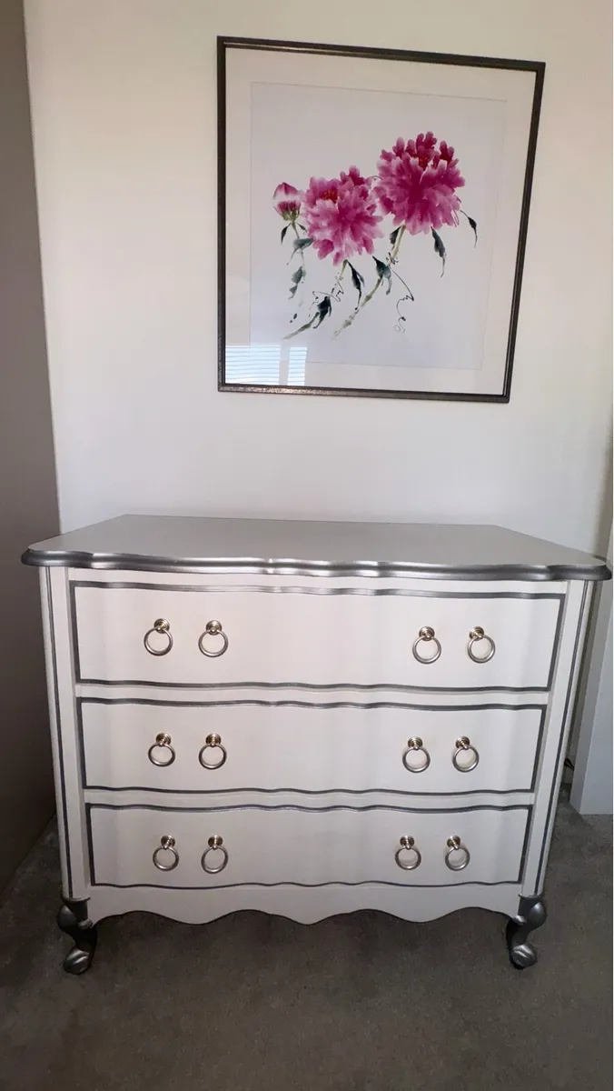 Chest of drawers - Image 1