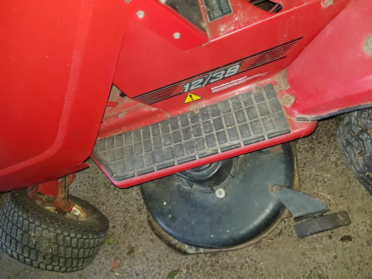 Tractor Lawnmower - Image 3