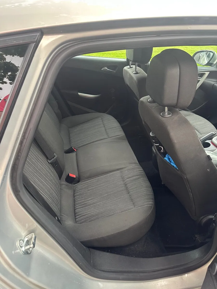Opel Astra 2010 1.4 petrol (open to offers) - Image 4