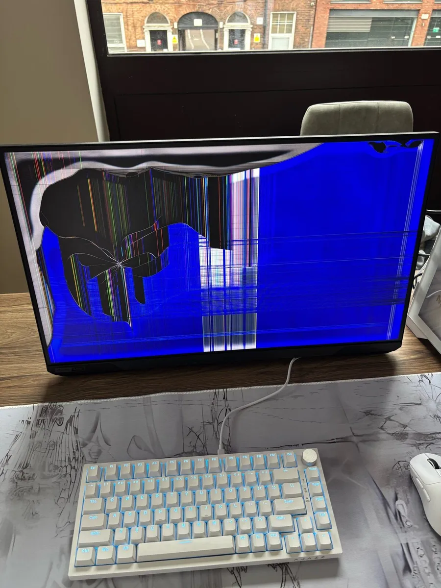 Screen - Image 1