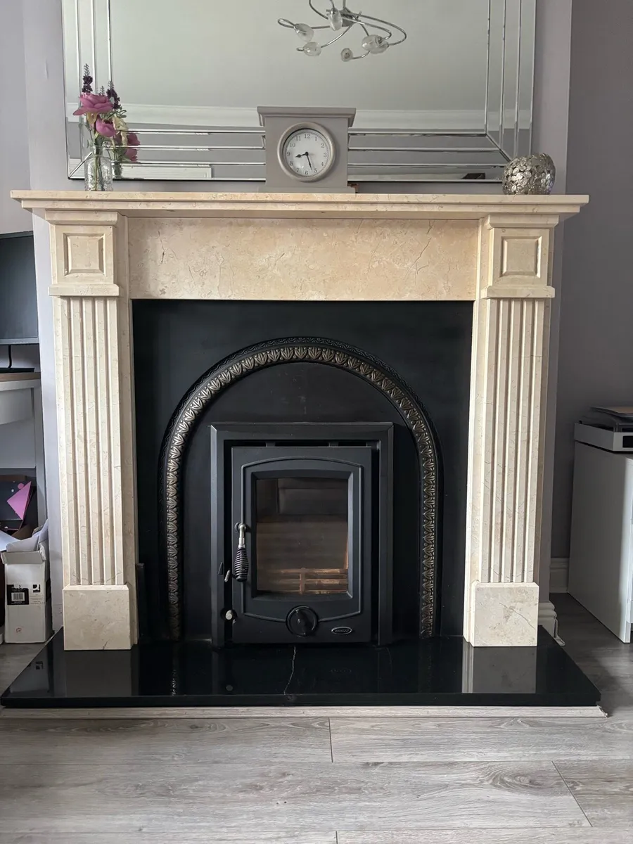 Stove and fire place - Image 1