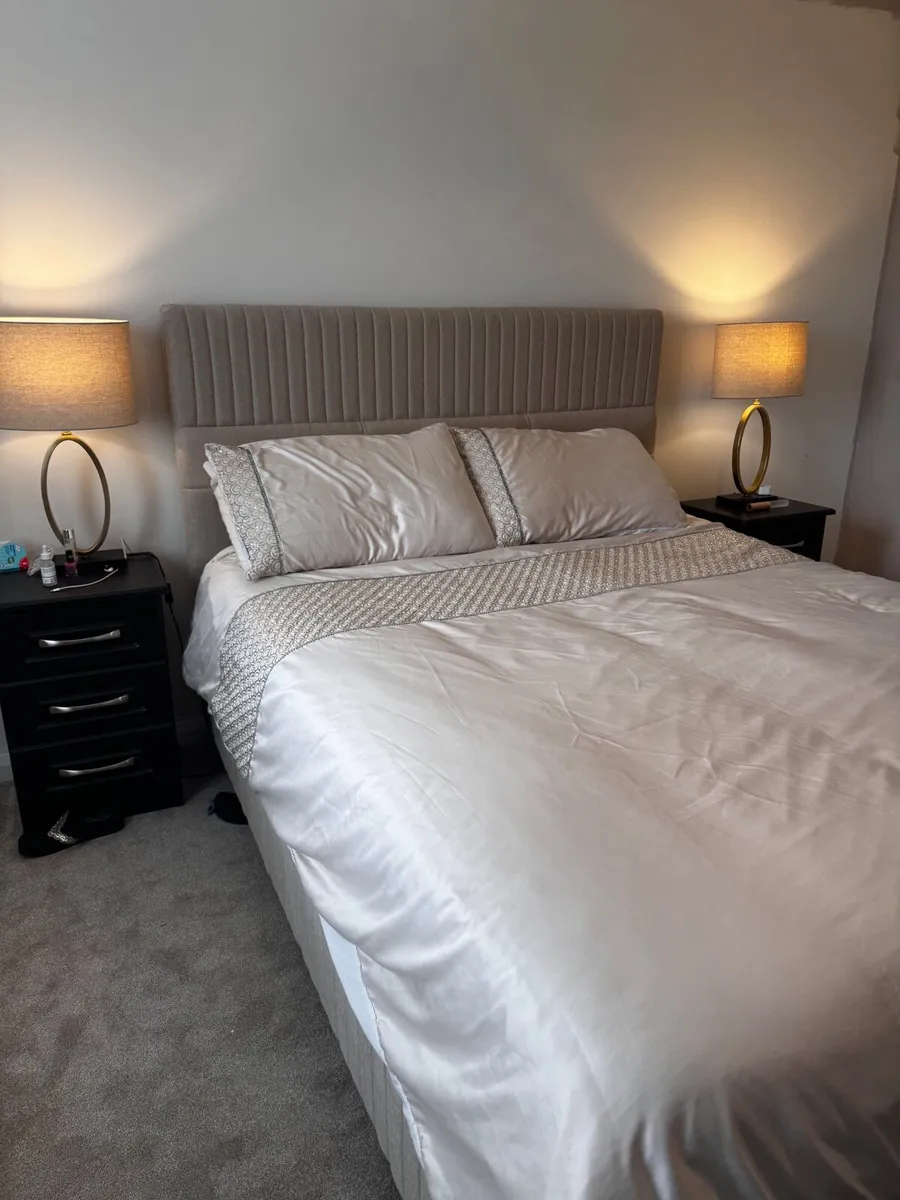 King size bed - Image 2