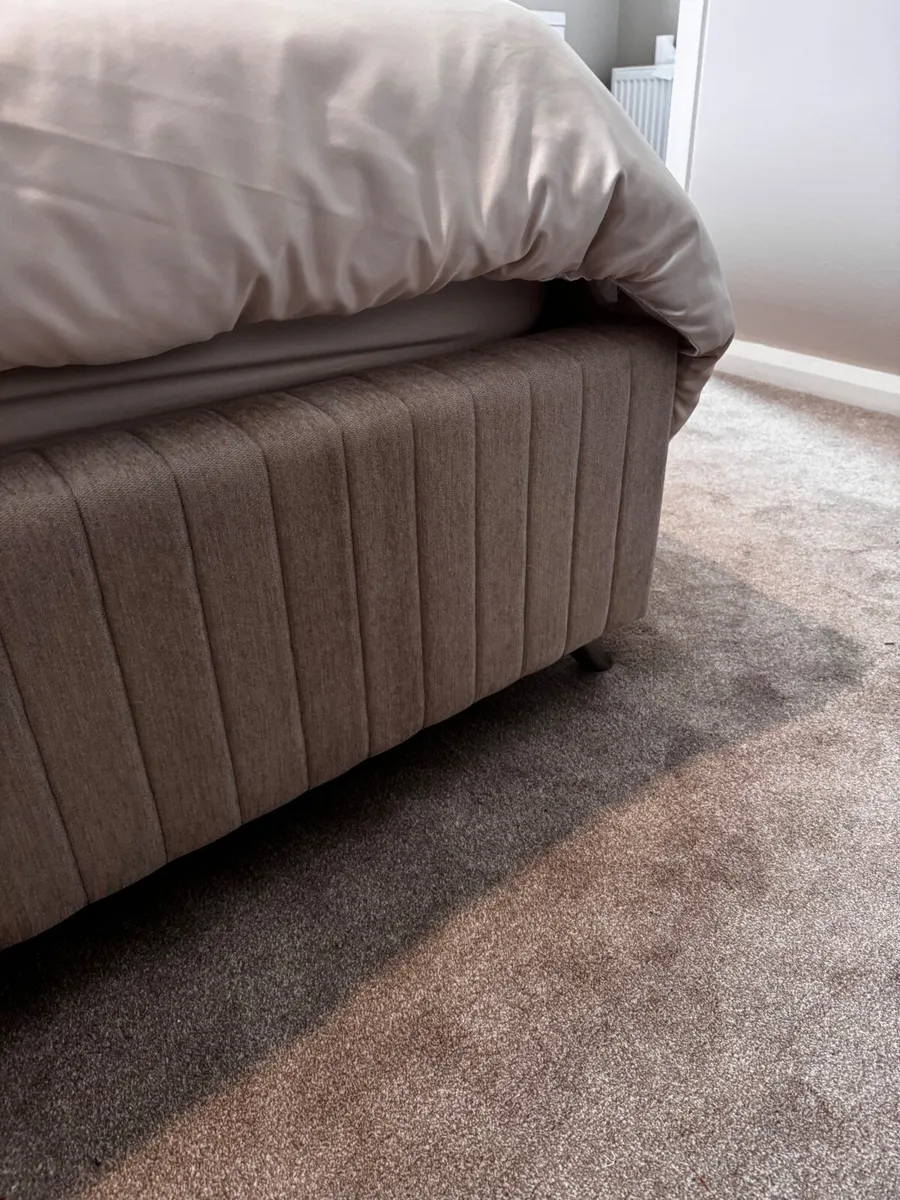 King size bed - Image 4