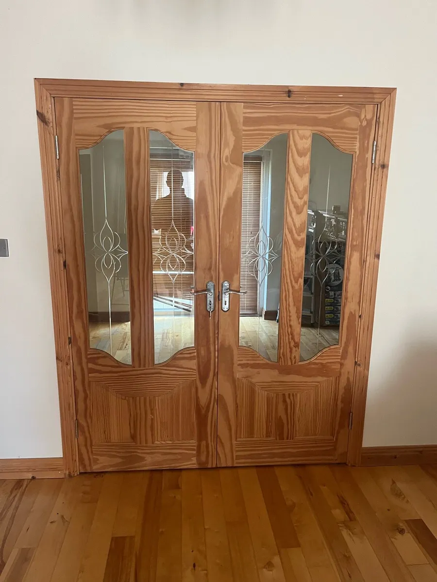 Interior pine doors - Image 1