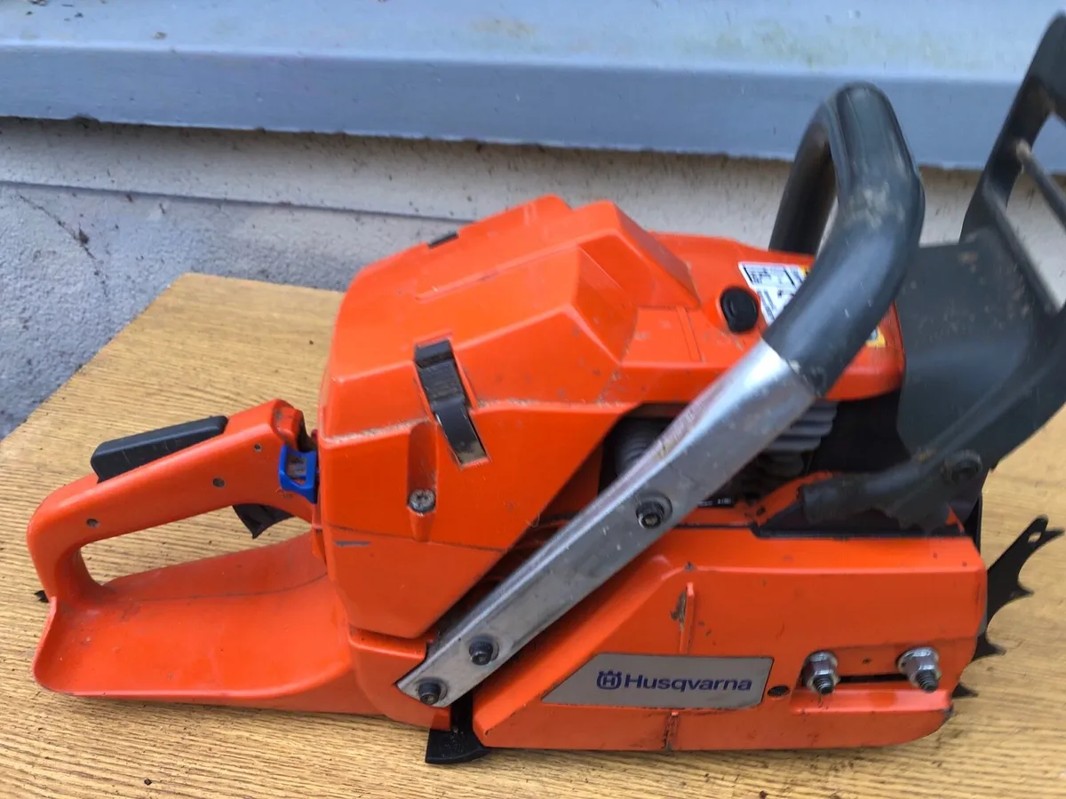 Husqvarna chain saw little used with extra bar and - Image 3