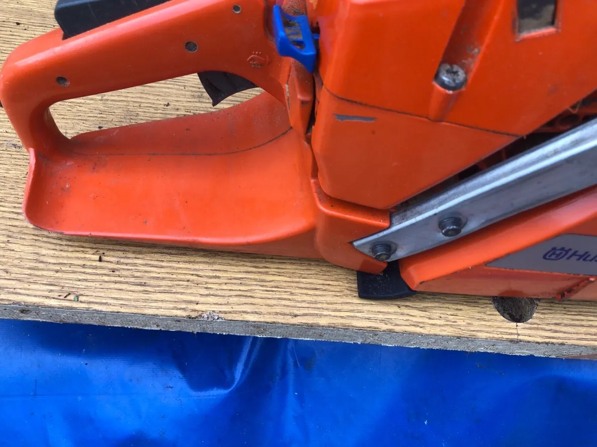Husqvarna chain saw little used with extra bar and - Image 4