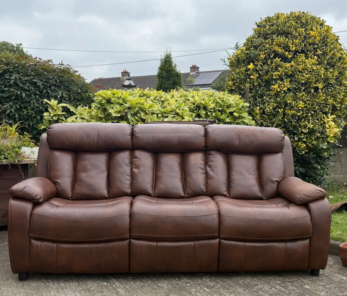FREE-3 SEATER LEATHER COUCH - Image 1