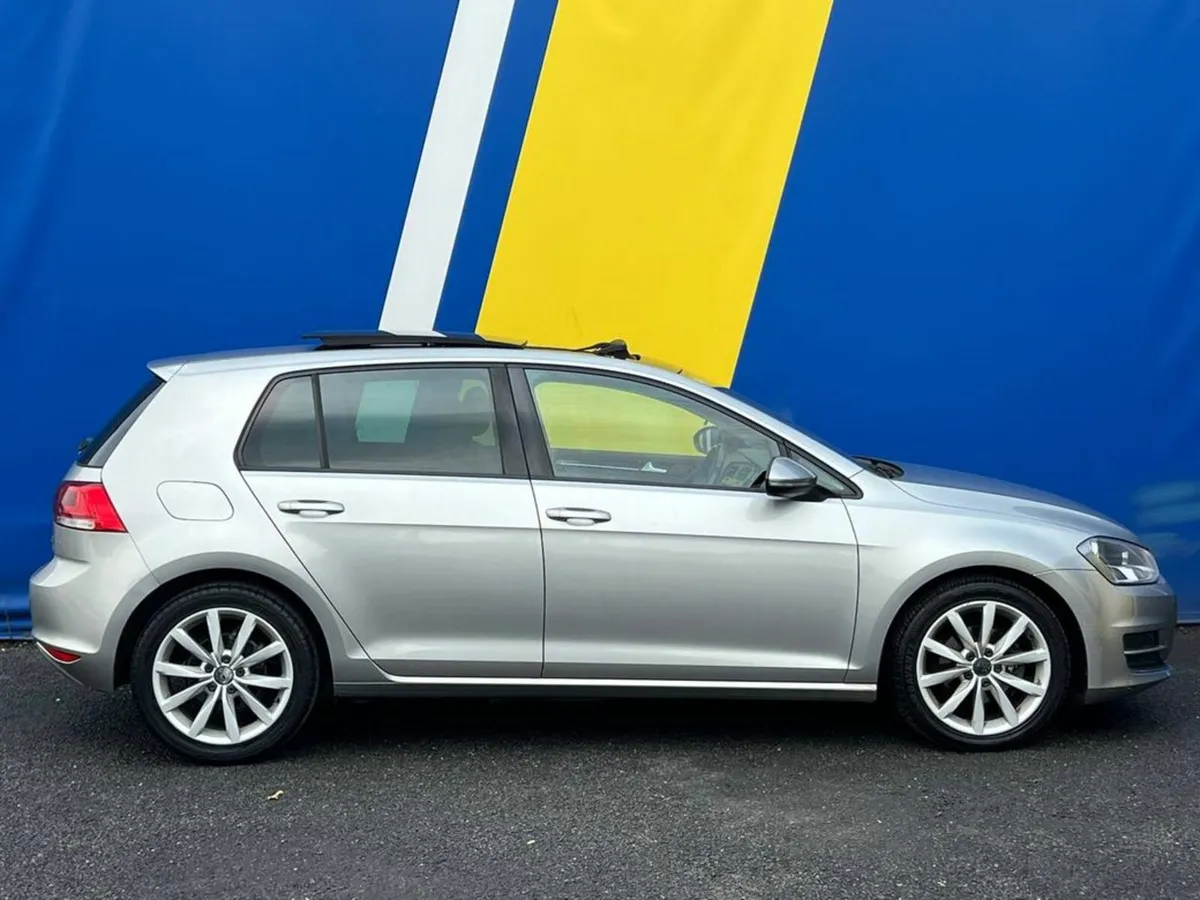 Volkswagen Golf HIGHLINE 1.2 TSI AUTO // OPENING S - Image 4