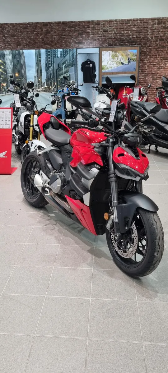Ducati V2 Streetfighter - Image 2