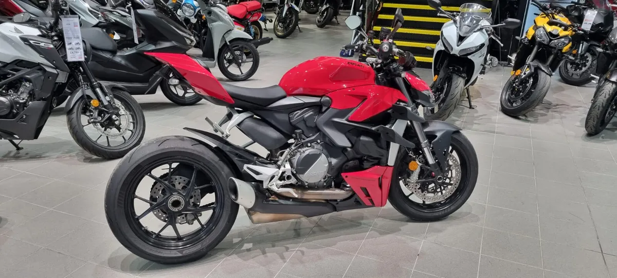 Ducati V2 Streetfighter - Image 3