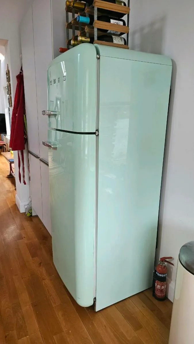 SMEG  fridge freezer - Image 2