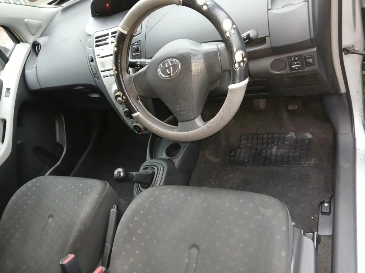 Toyota Yaris 2008 - Image 2