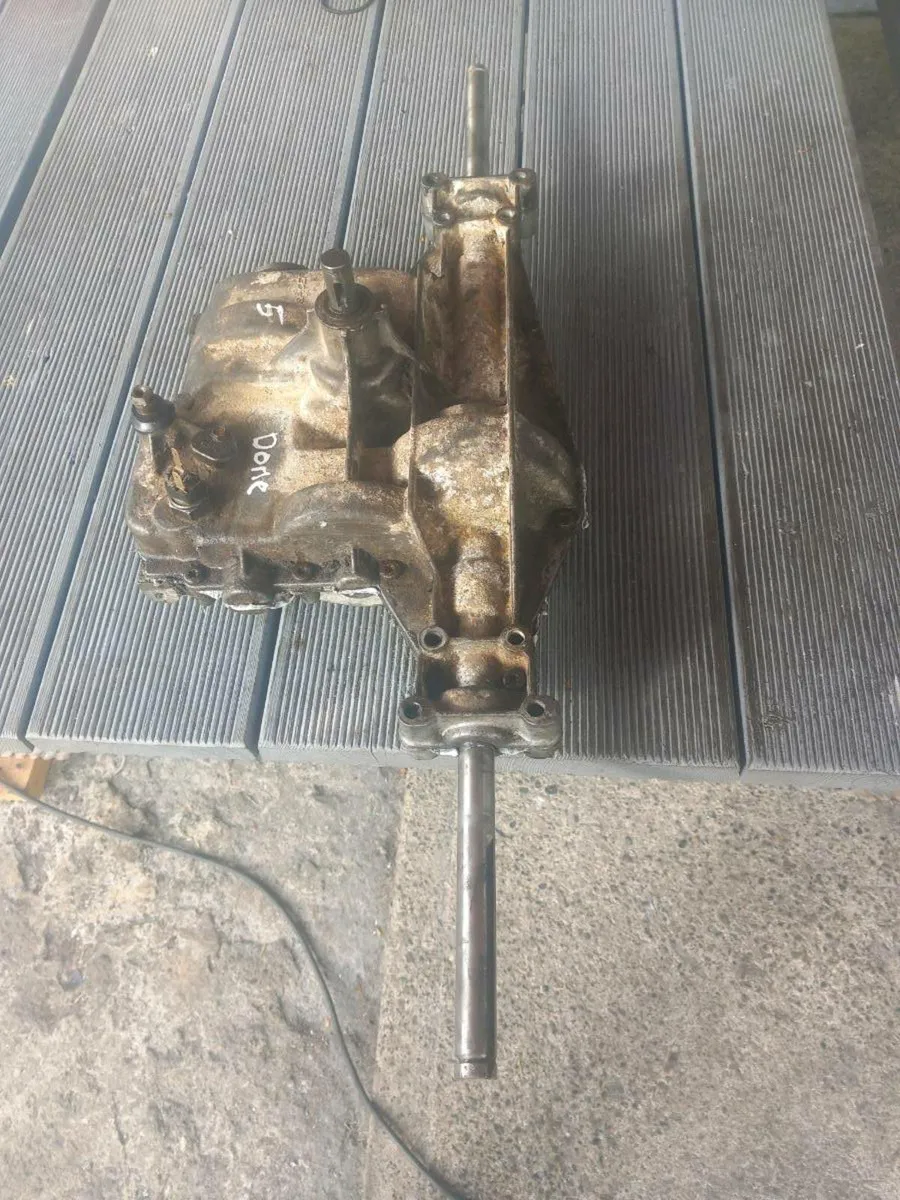 Castlegarden/spicer Dana manual gearbox for sale - Image 2