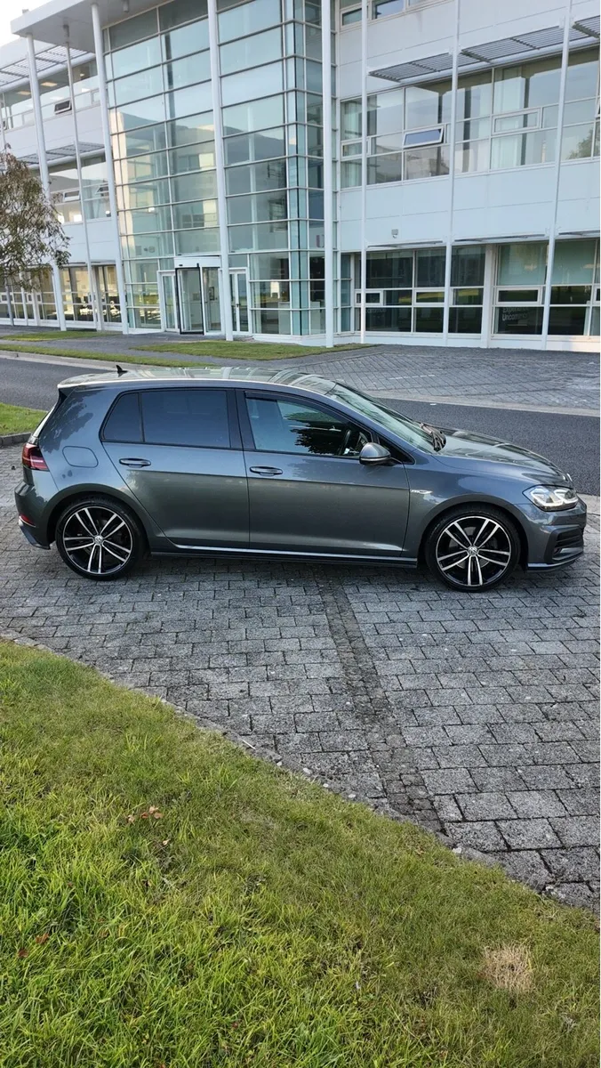 2017 Volkswagen GTD - Image 4