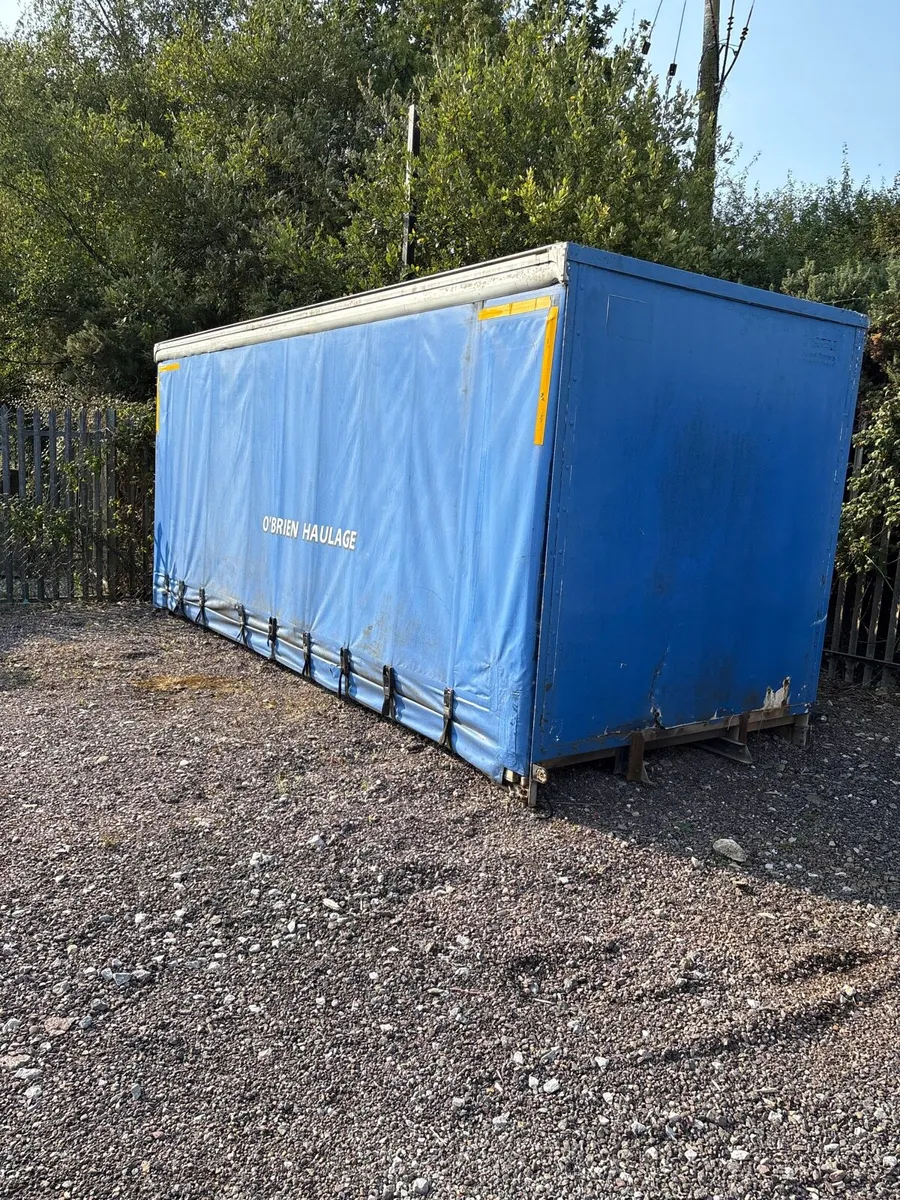 20 FT curtain body - Image 1