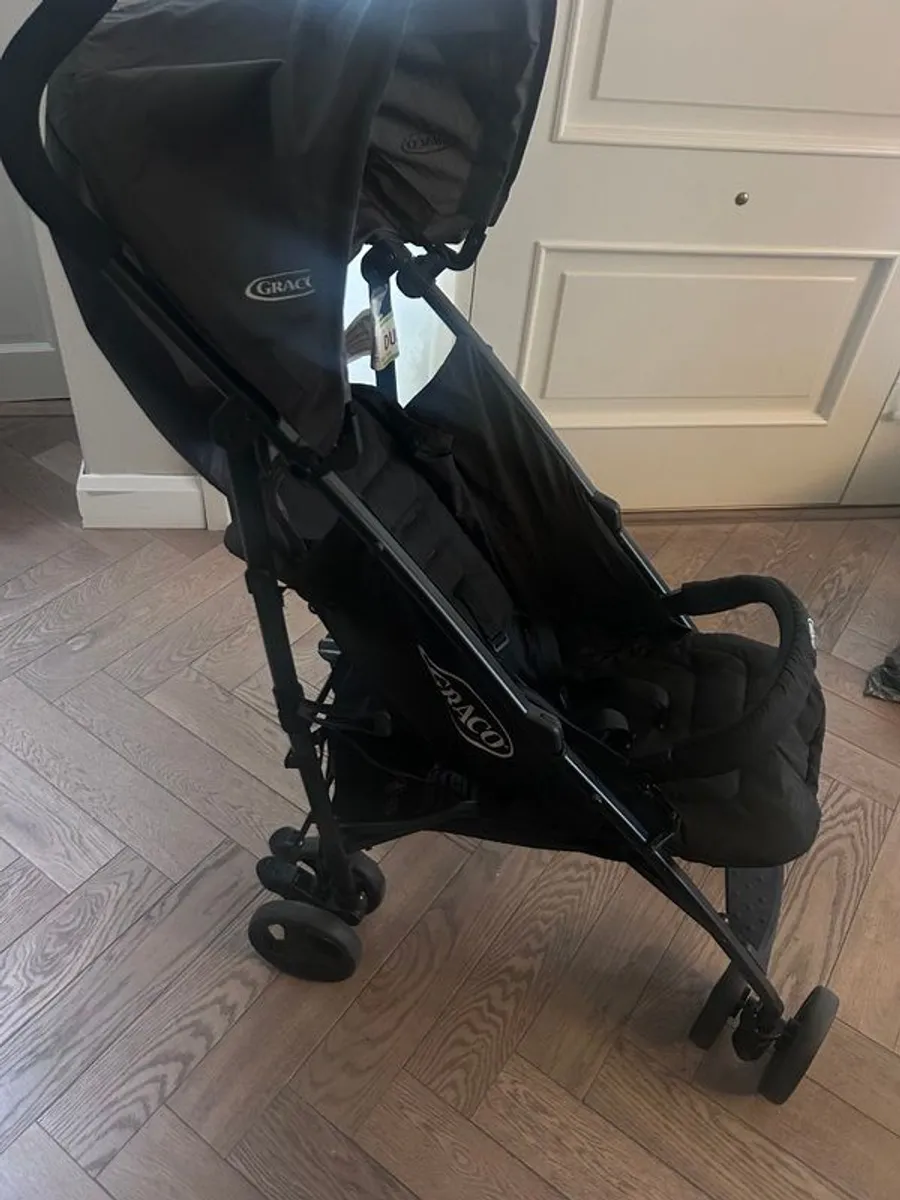 Graco Travelite buggy -used only once or twice in Granparents - Image 3