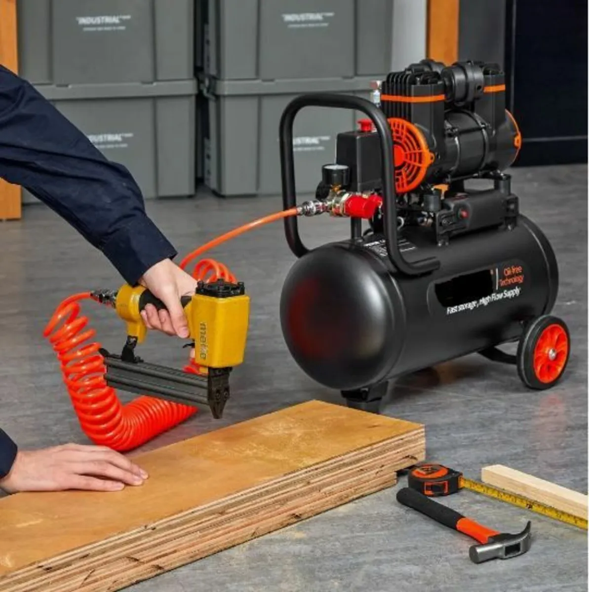 Air Compressor 18.2 L 900W - Image 2