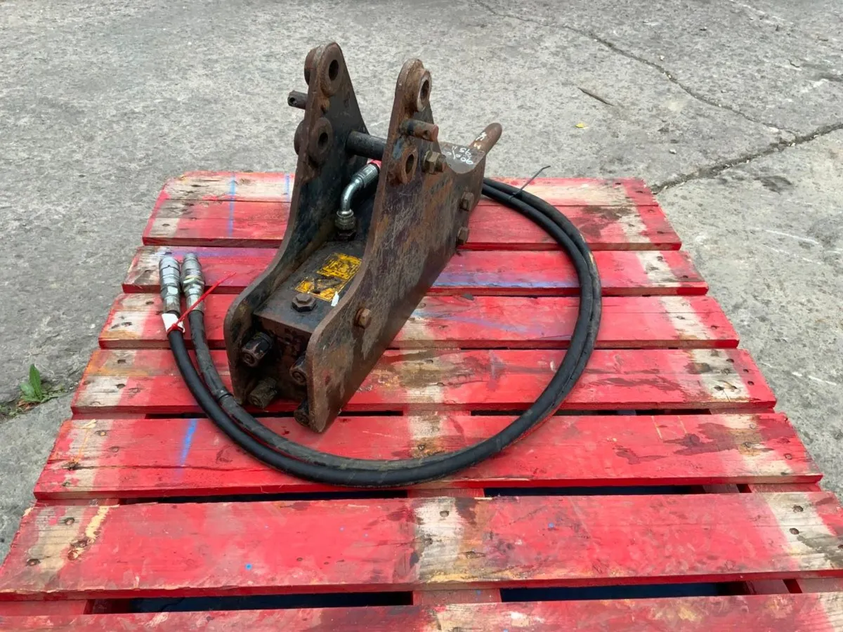 JCB hammer  BREAKER...25mm PINS.......1293t. - Image 3