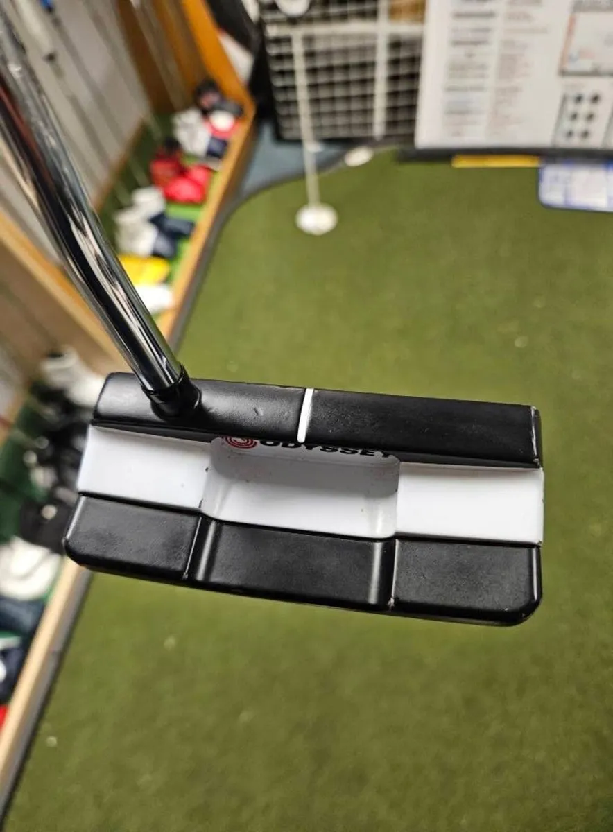 Odyssey White Hot Double Wide Versa Putter - Image 3