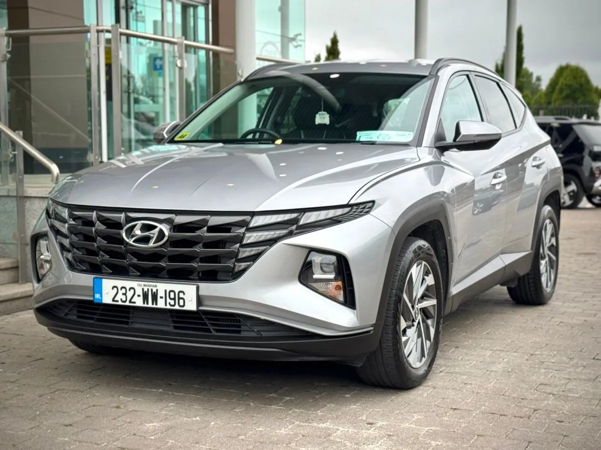 Hyundai Tucson 2WD Executive  Black Leather - Image 3