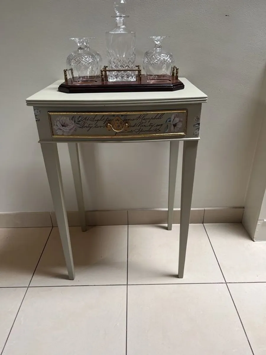 table - Image 1
