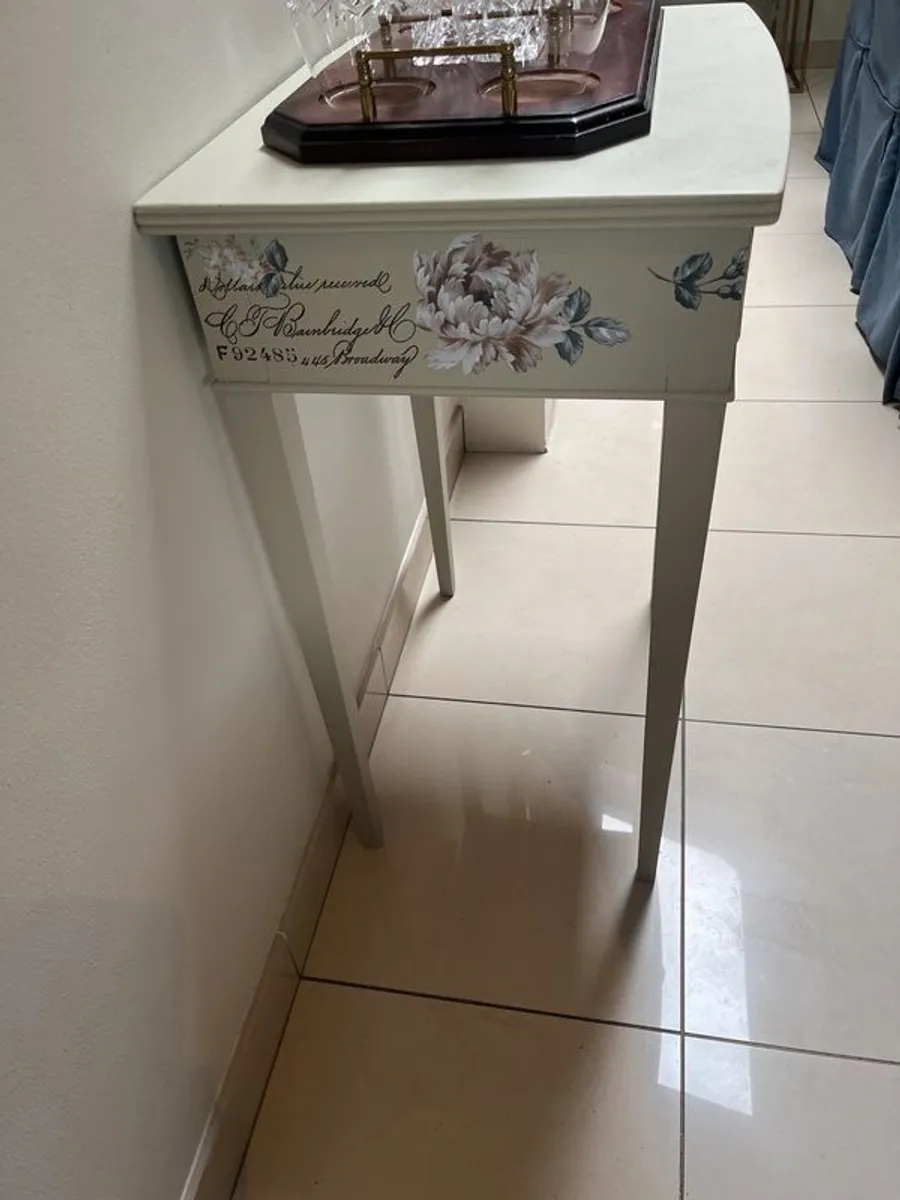 table - Image 3