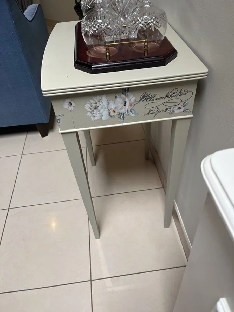 table - Image 4