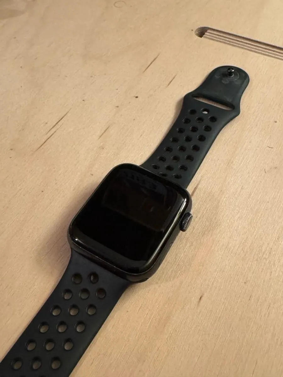 Apple Watch SE Nike Edition - 44mm - Image 1