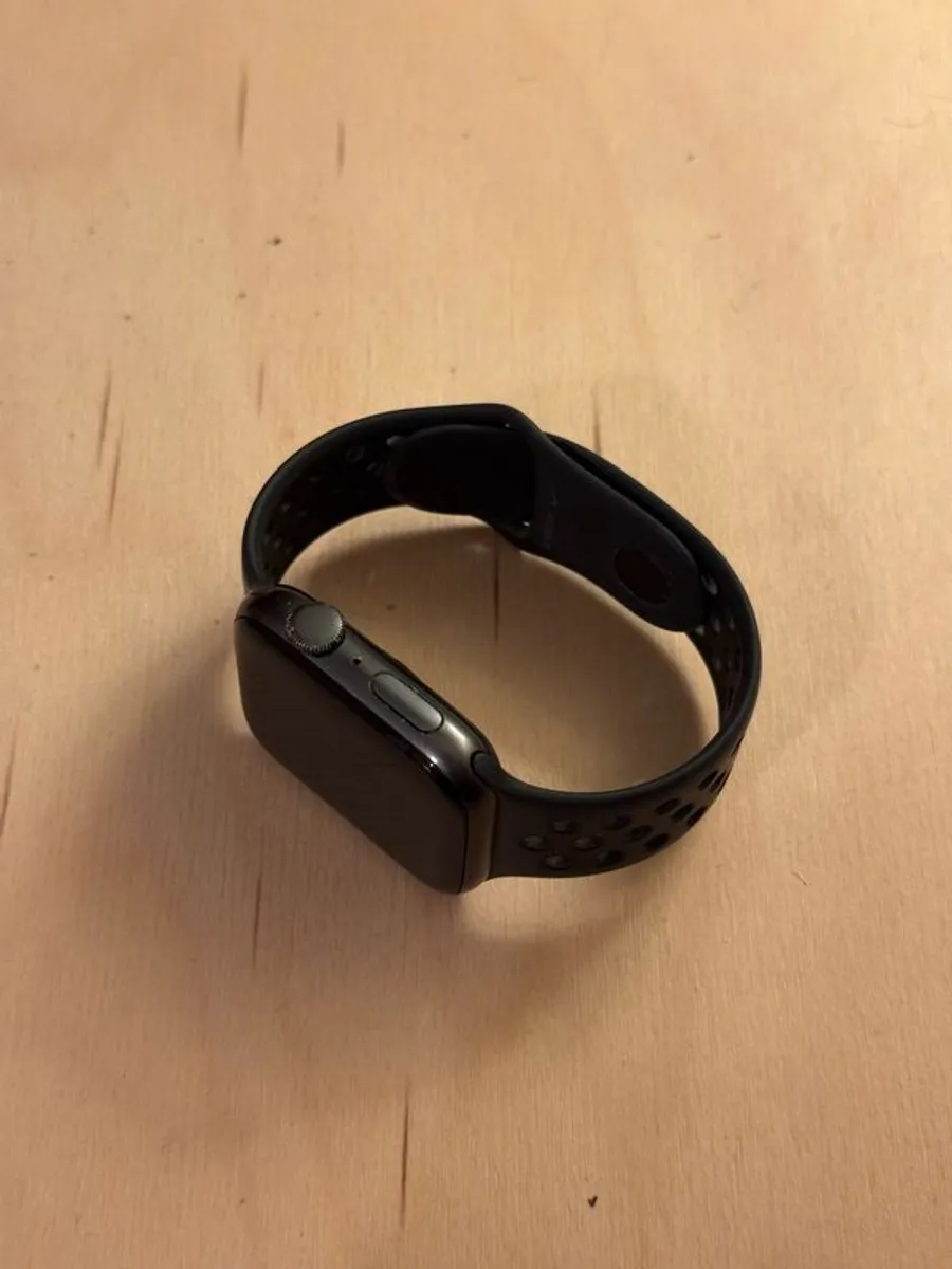 Apple Watch SE Nike Edition - 44mm - Image 3