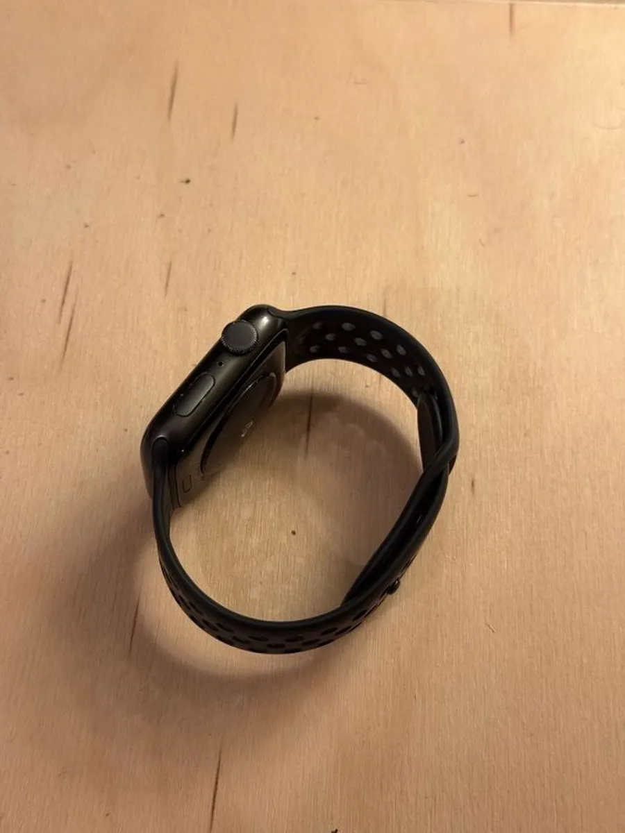 Apple Watch SE Nike Edition - 44mm - Image 4