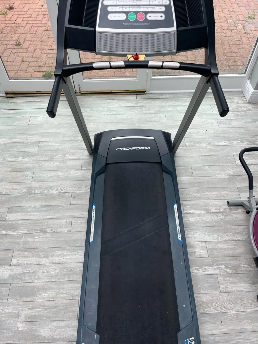 PRO - Form 520 ZLT Treadmill - Image 3
