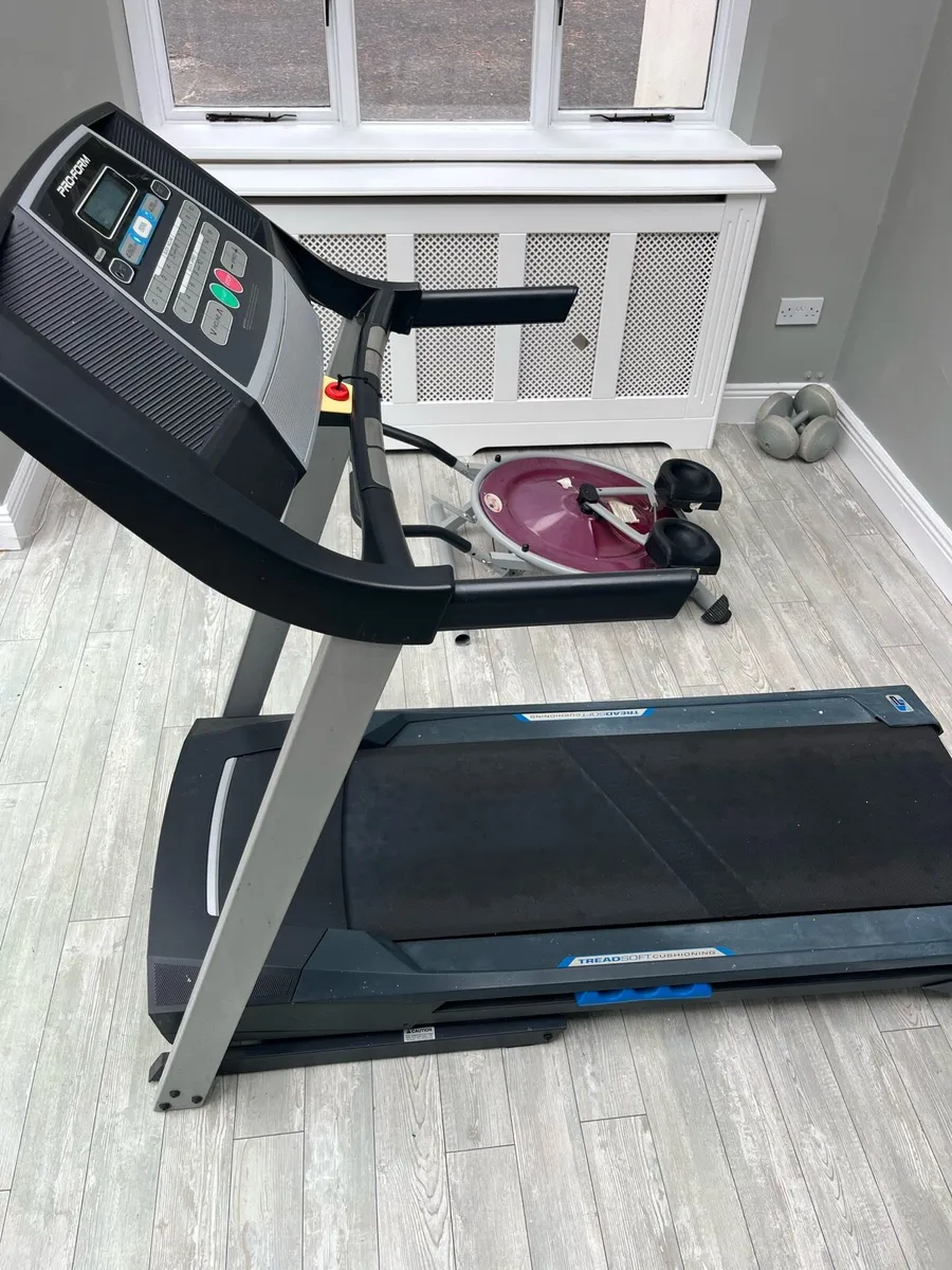 PRO - Form 520 ZLT Treadmill - Image 4