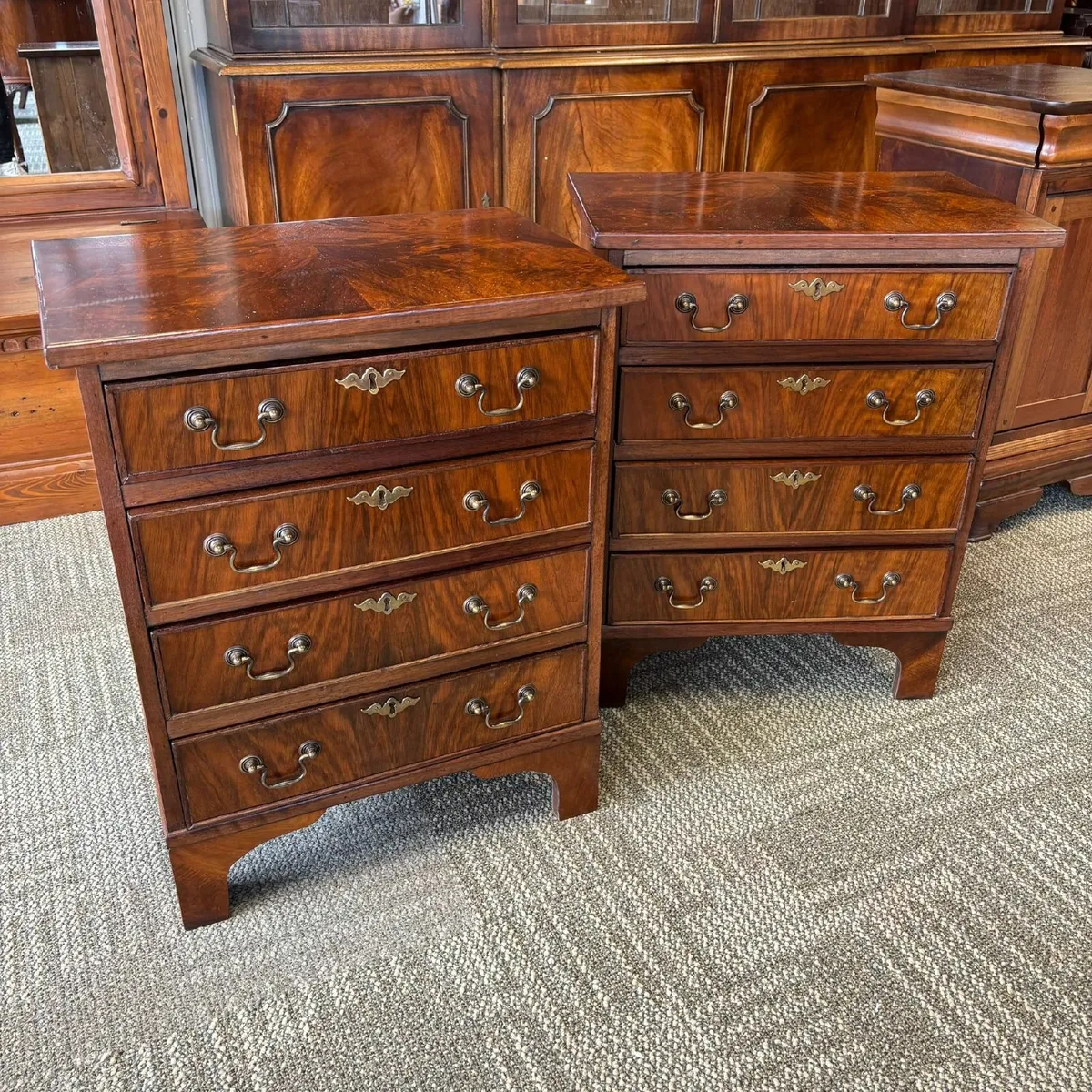 Fabulous mahogany flamed pair of side lockers - Image 3
