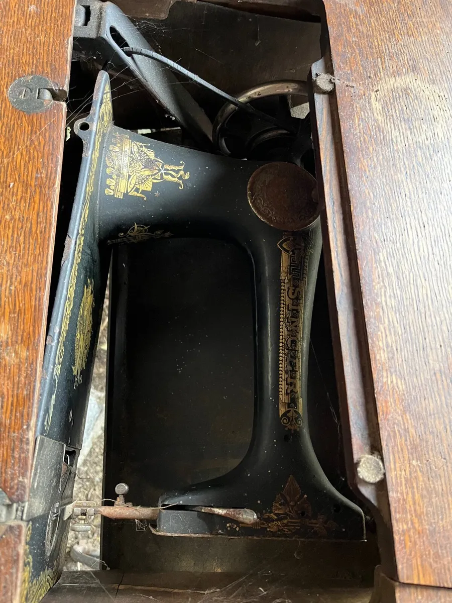 Singer Sewing Machine - Image 1