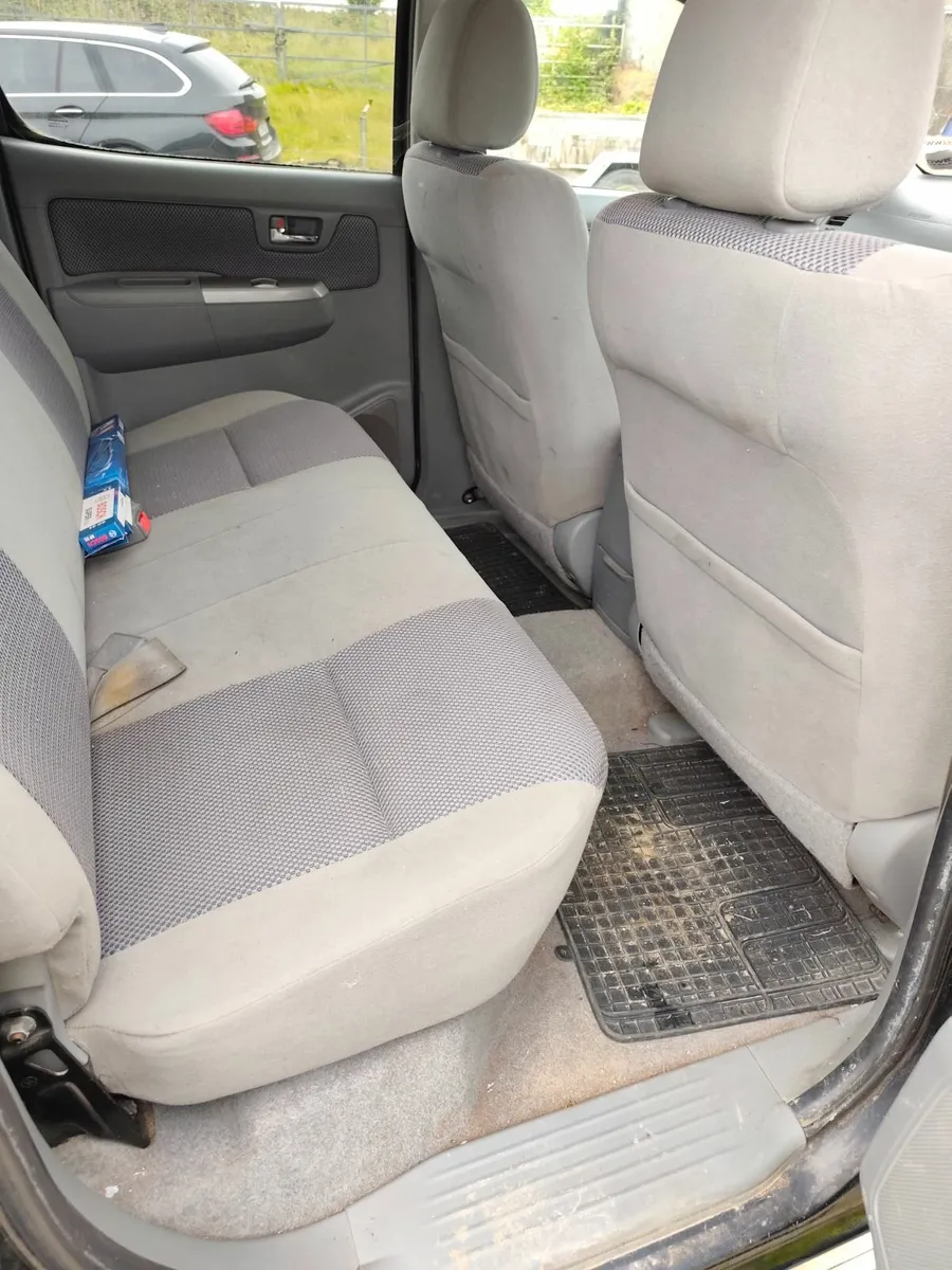 Toyota Hilux 2011 - Image 3