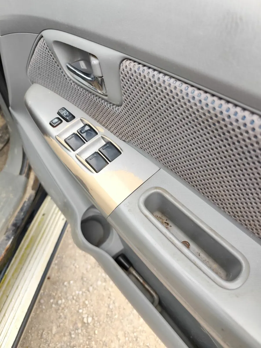 Toyota Hilux 2011 - Image 4