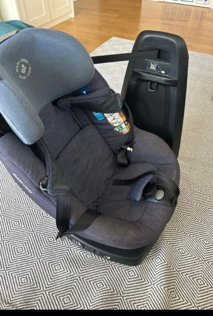 Car seat - Image 1