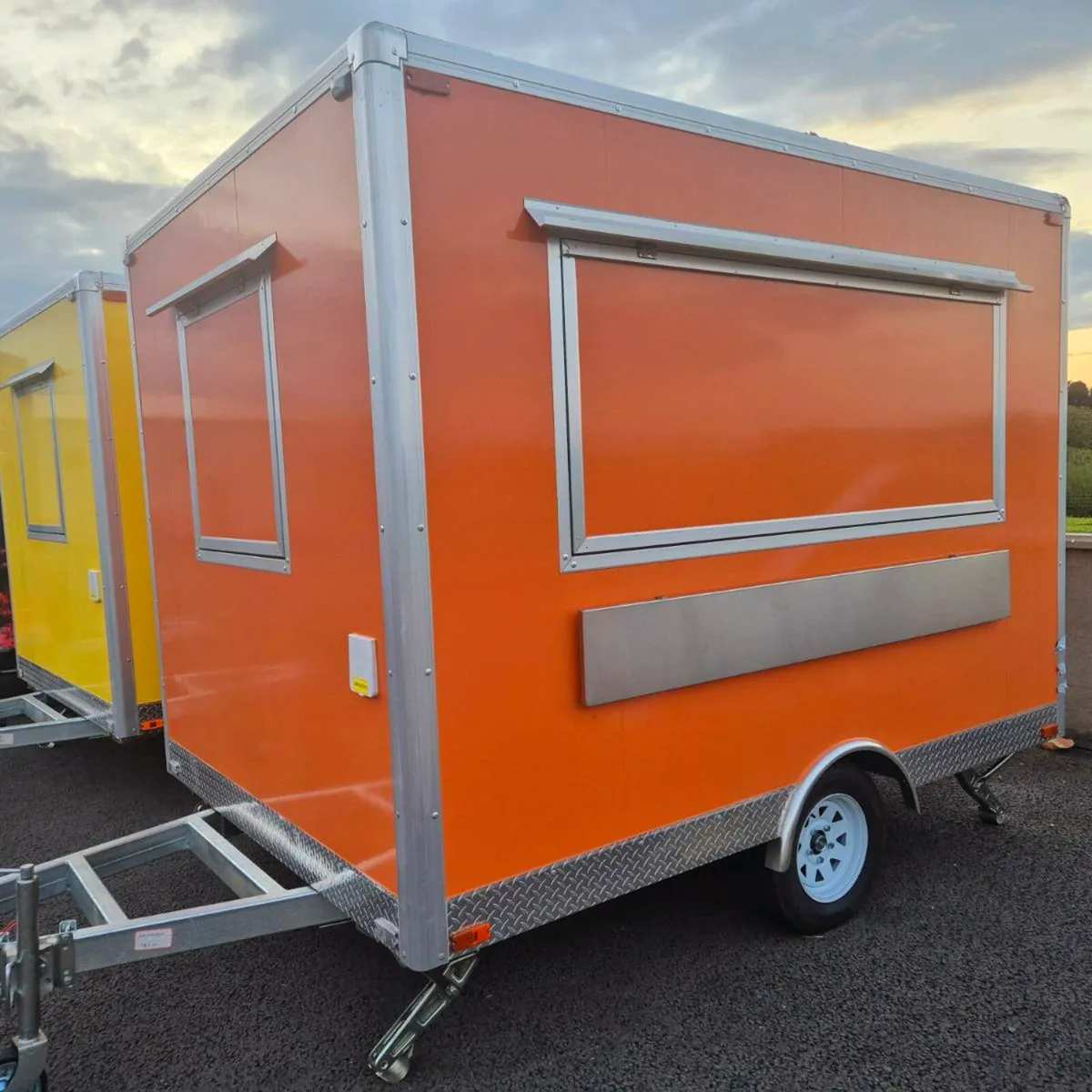 Catering trailers - Image 2