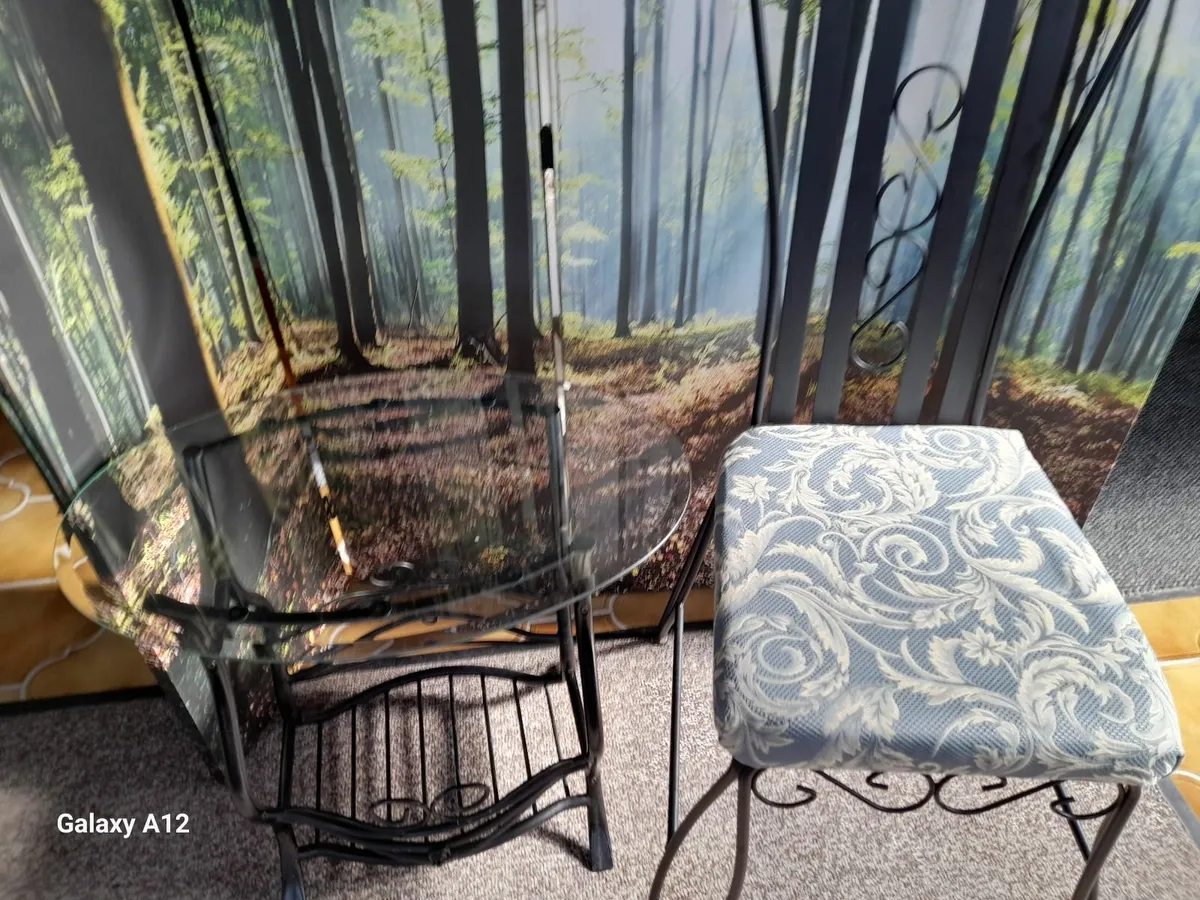 Metal coffee table and matching chair - Image 1