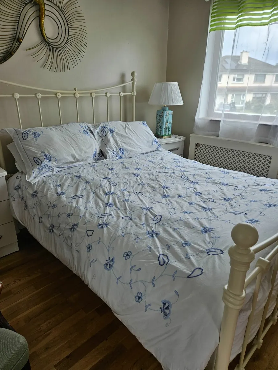 Double bed frame - Image 1