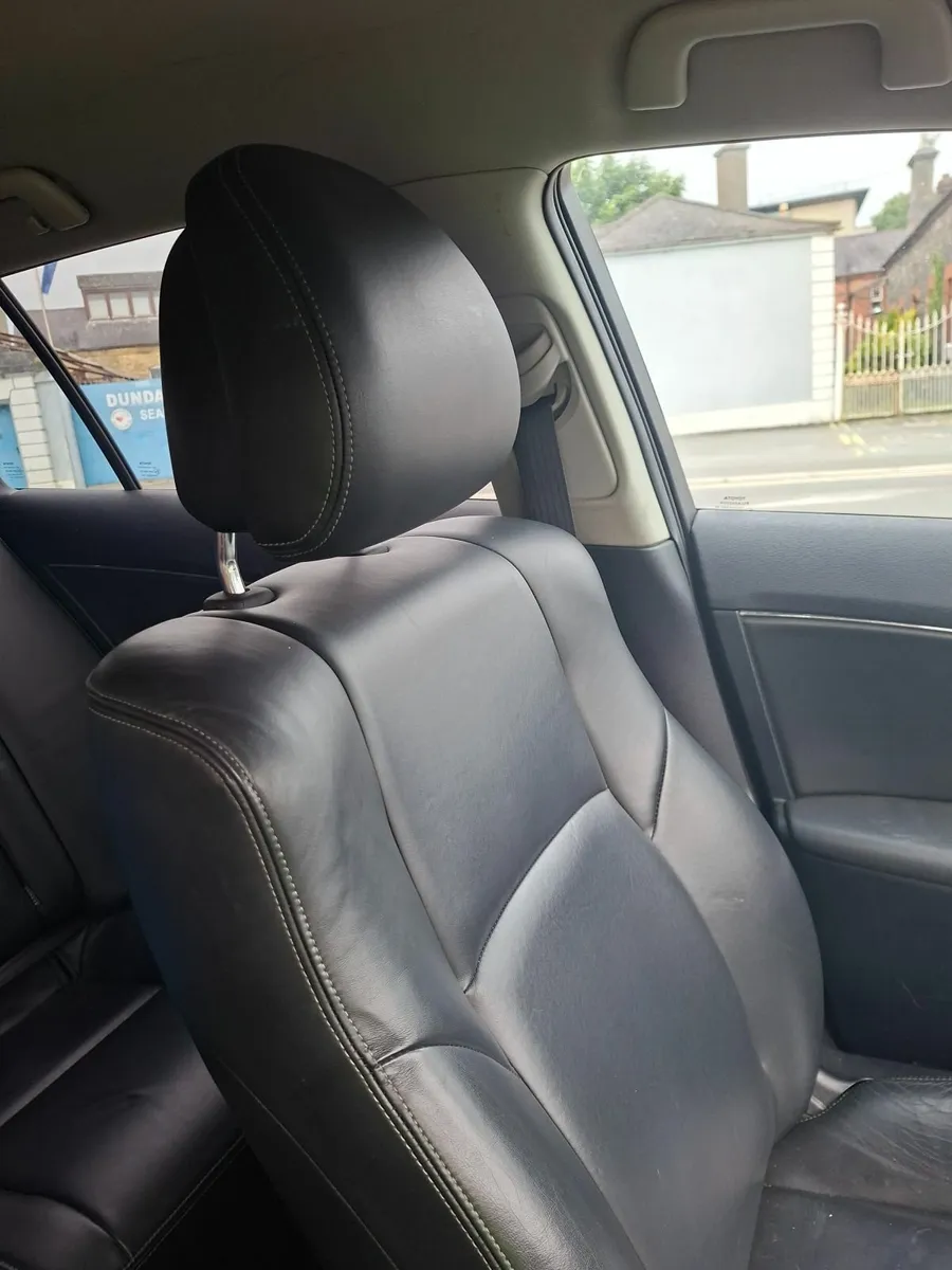 Toyota Avensis 2010 - Image 2