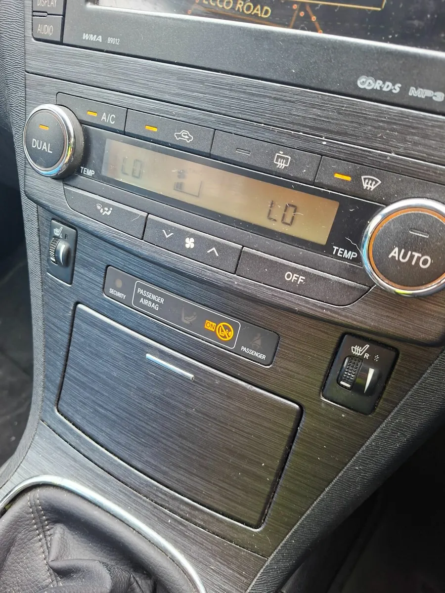 Toyota Avensis 2010 - Image 4