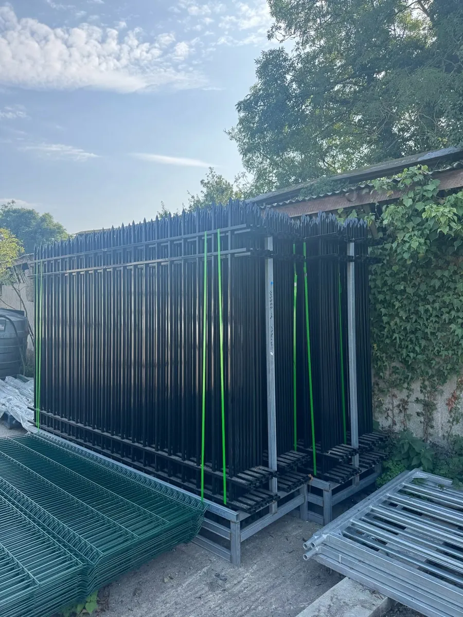 Brand new fencing - Image 1