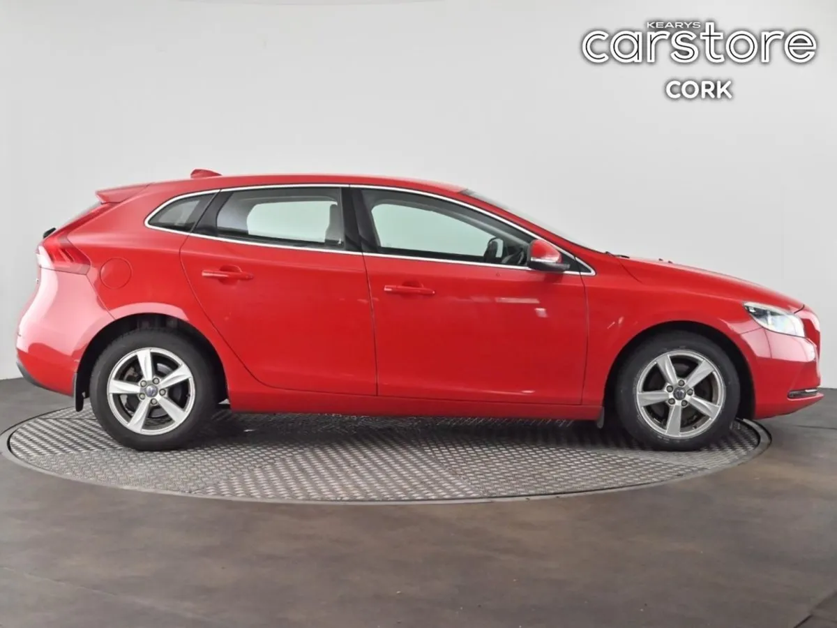Volvo V40 D2 (120hp) Se leather - Image 3