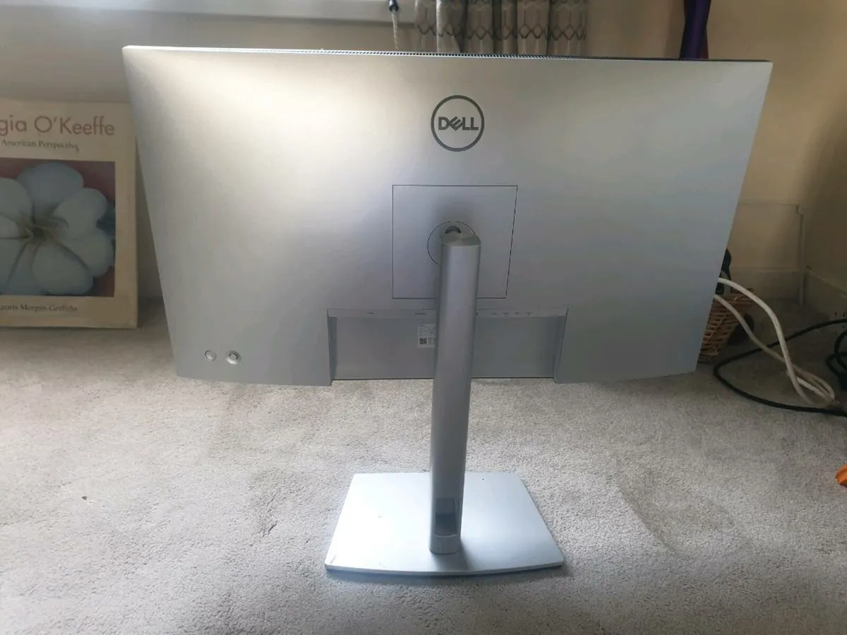 Dell UltraSharp 27 USB-C Hub Monitor - U2722DE - Image 2