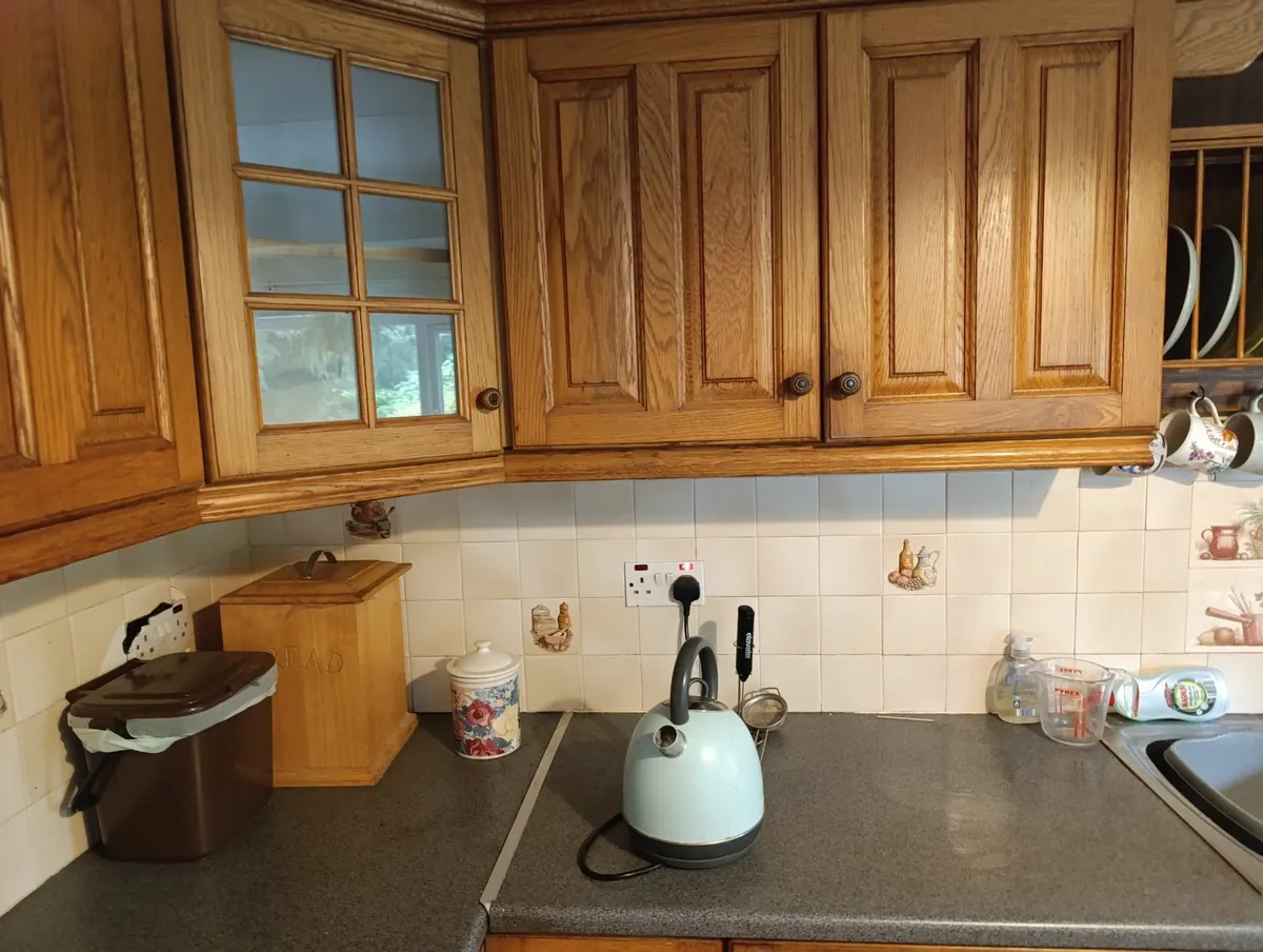 Oak kitchen. Provisionally booked - Image 4